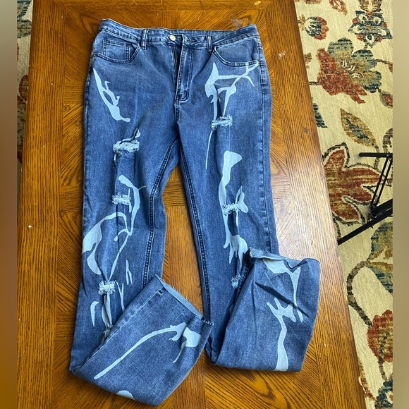 Stylish Distressed Women Jeans, XL - Picture 3 of 7